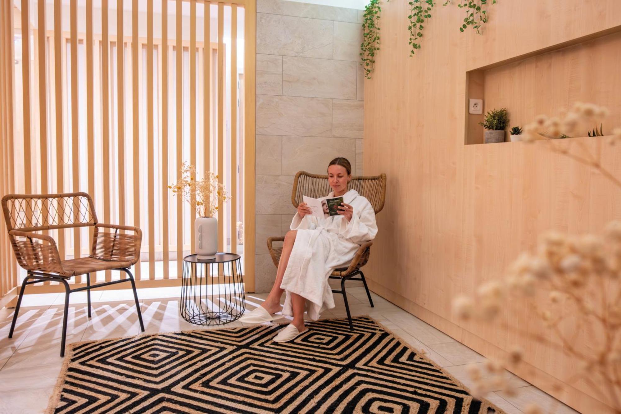 Hotel Helios & Spa - Ile Des Embiez 식스포즈레스플라지스 외부 사진